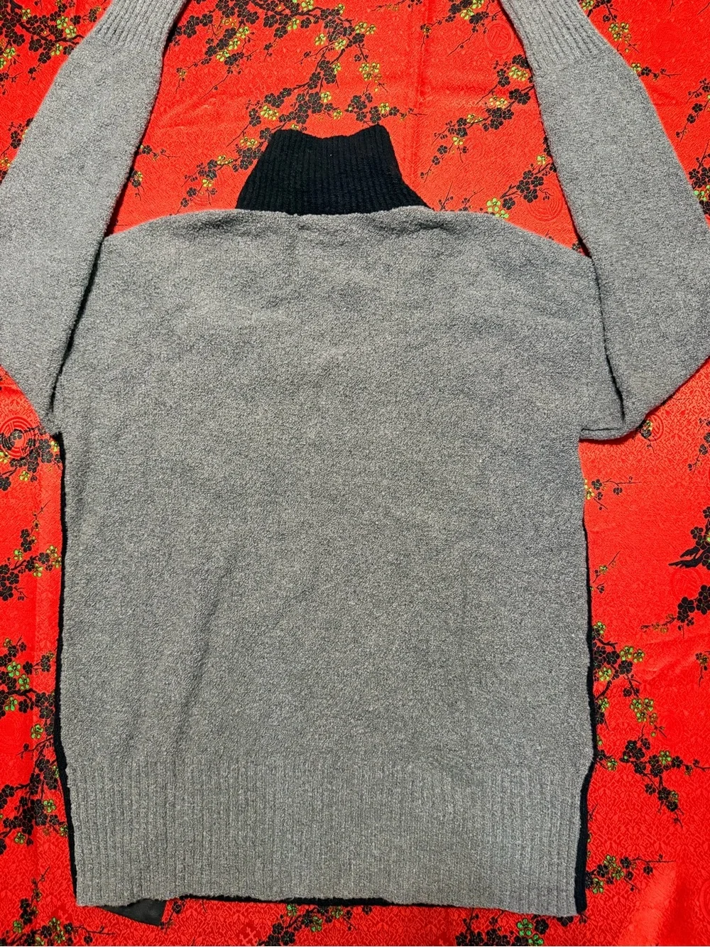 Caslon Black Body with Gray Sleeves Knit sweater